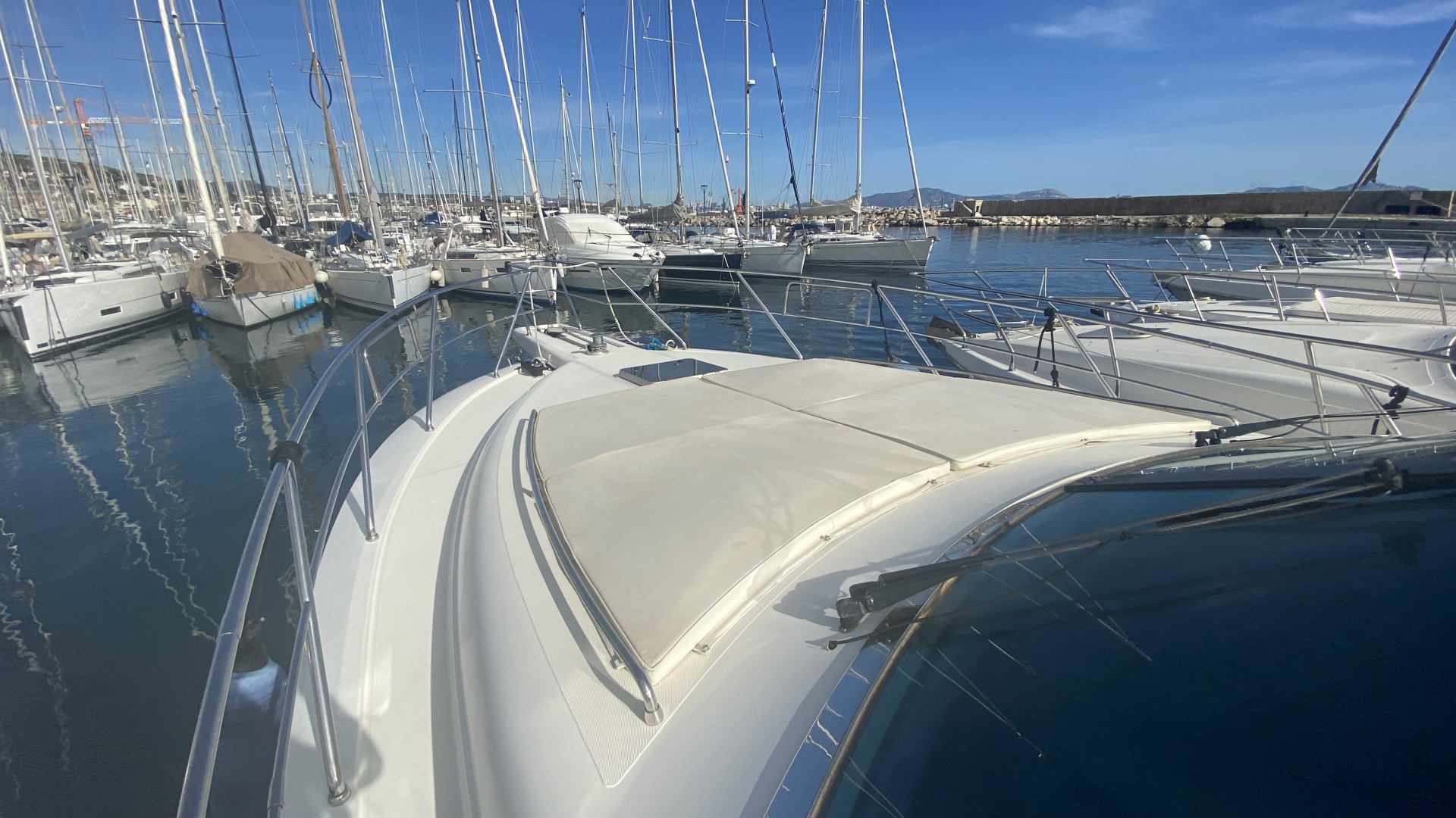 UNIESSE - 42 à vendre