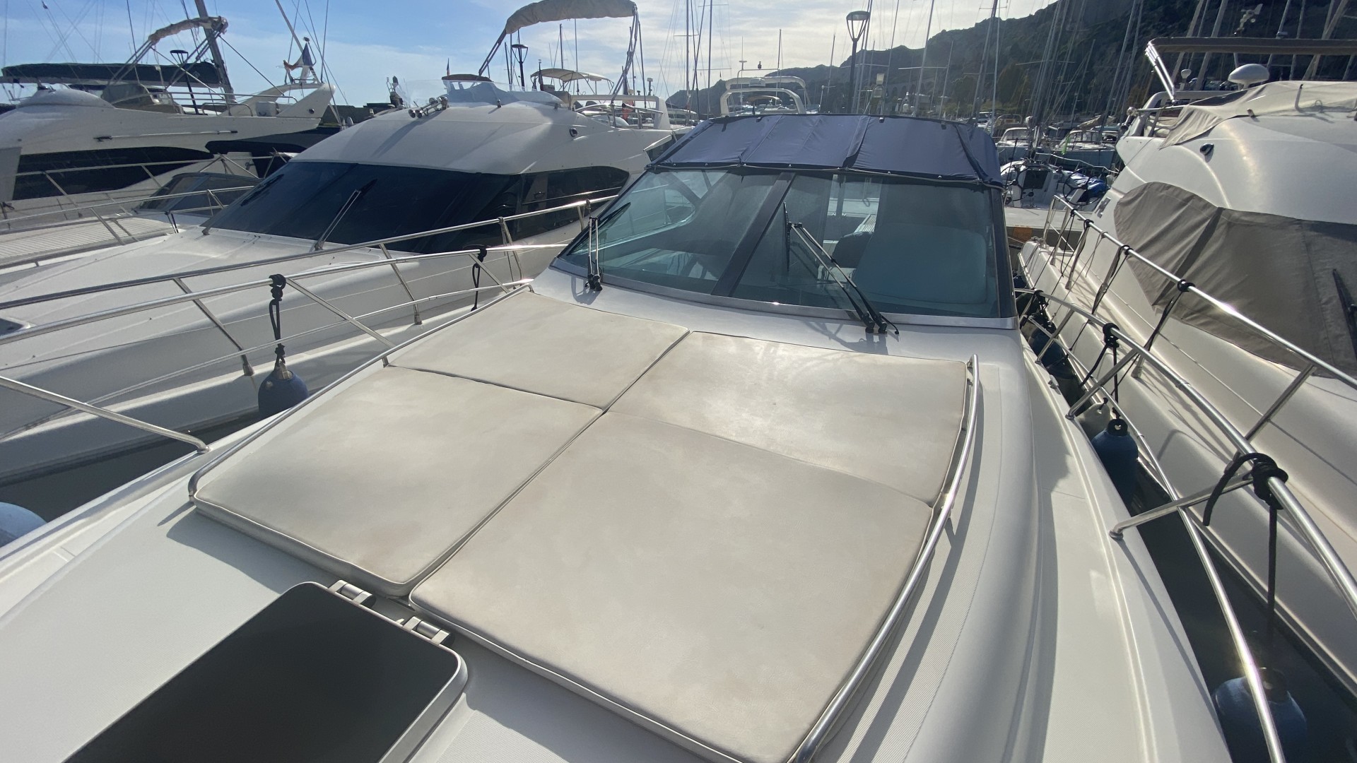 UNIESSE - 42 à vendre