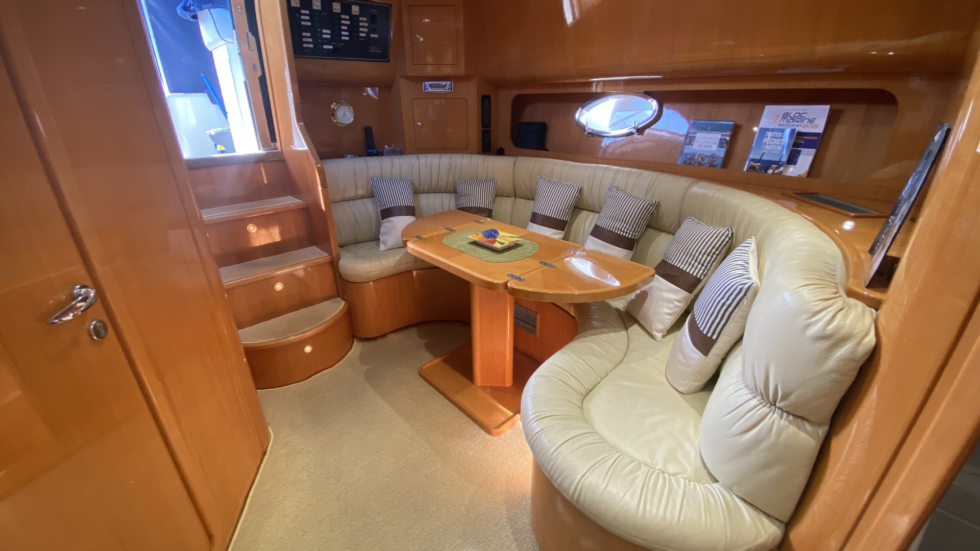 UNIESSE - 42 à vendre