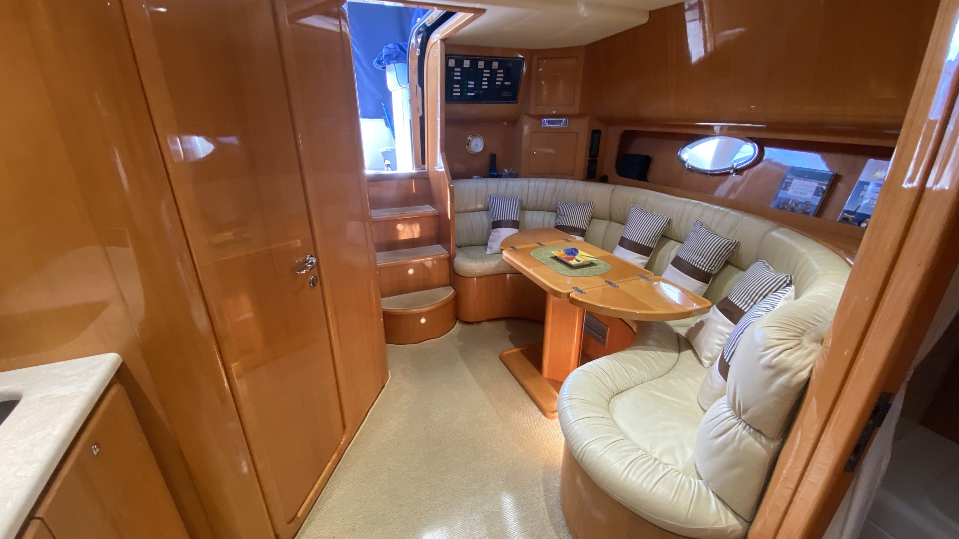 UNIESSE - 42 à vendre