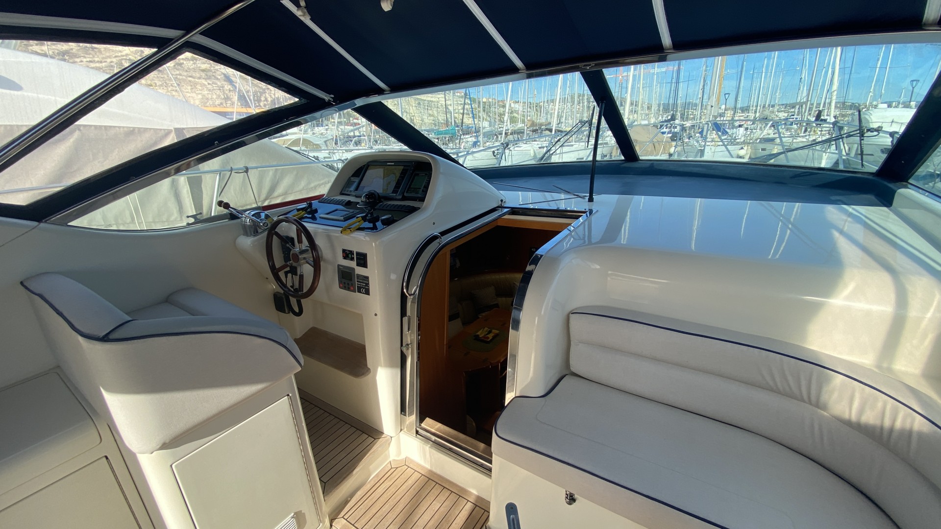 UNIESSE - 42 à vendre