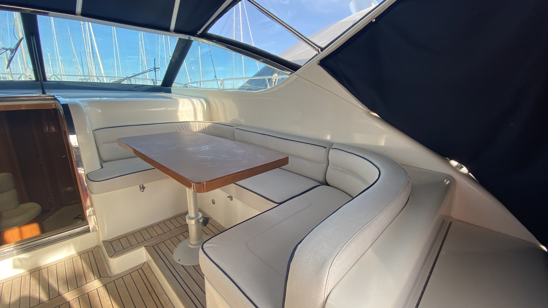 UNIESSE - 42 à vendre