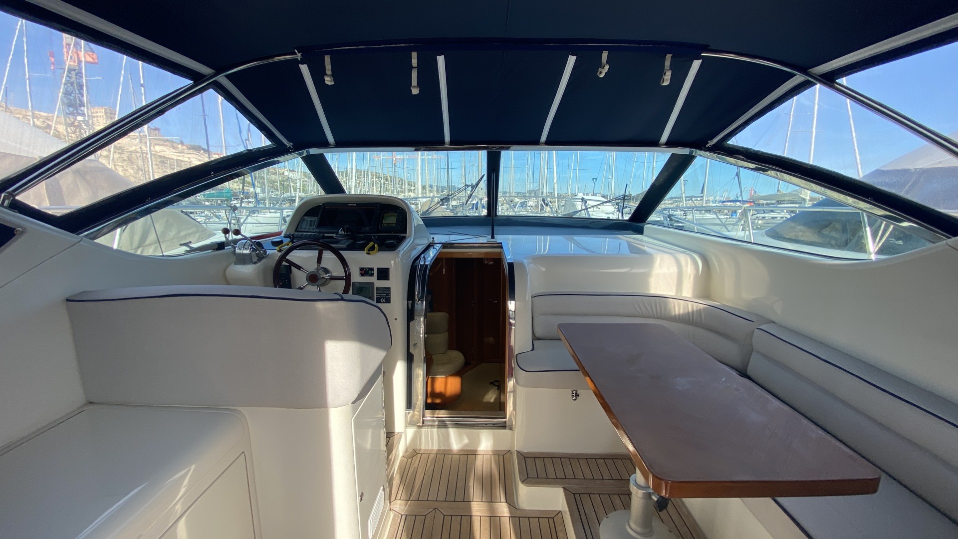 UNIESSE - 42 à vendre