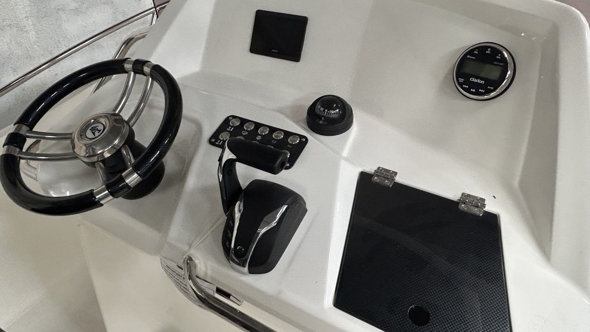 WHITE SHARK - 240CC à vendre