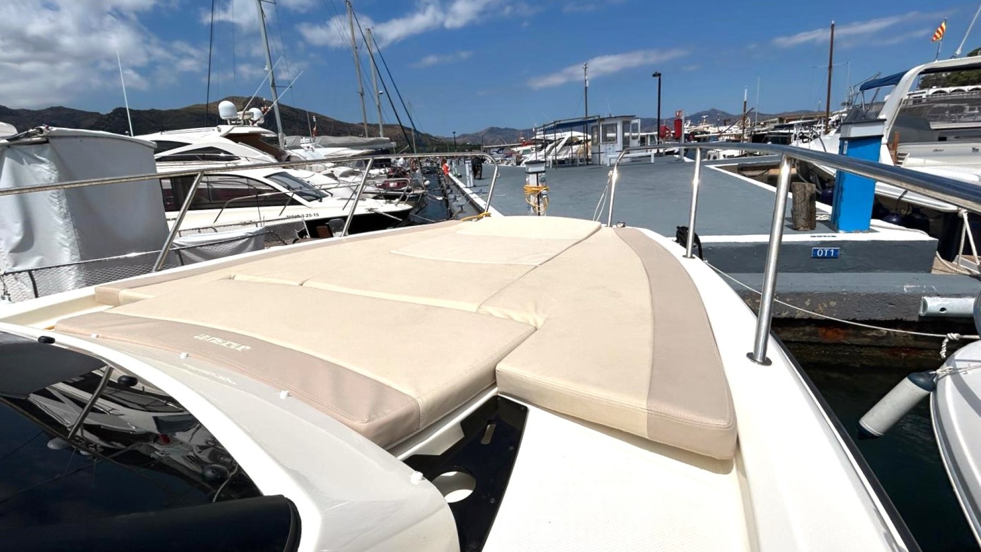 QUICKSILVER - 875 SUNDECK à vendre
