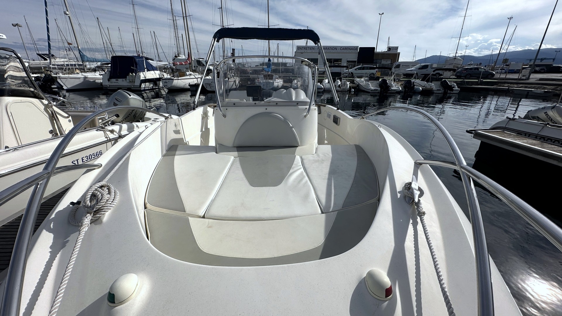 QUICKSILVER - 635 COMMANDER à vendre