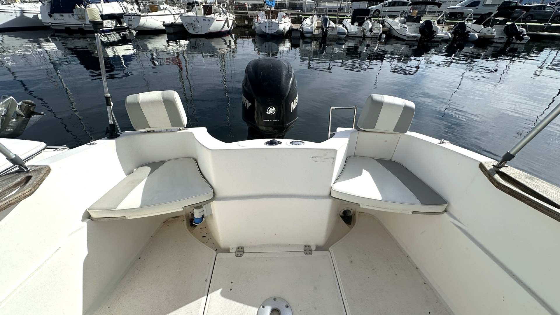 QUICKSILVER - 635 COMMANDER à vendre