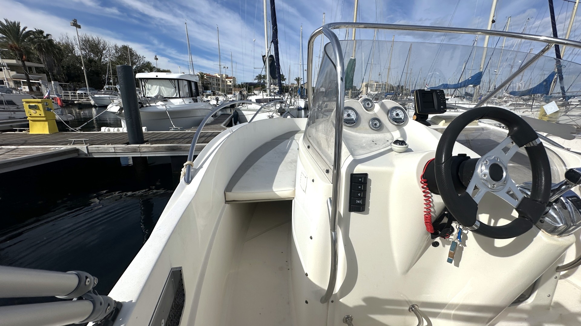 QUICKSILVER - 635 COMMANDER à vendre