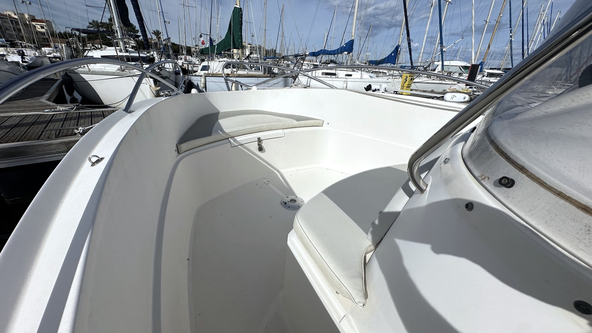 QUICKSILVER - 635 COMMANDER à vendre