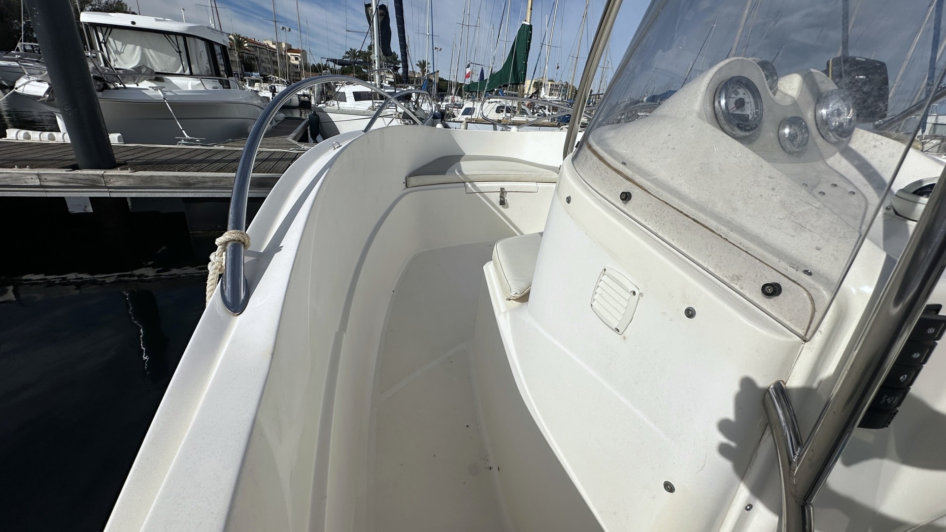 QUICKSILVER - 635 COMMANDER à vendre