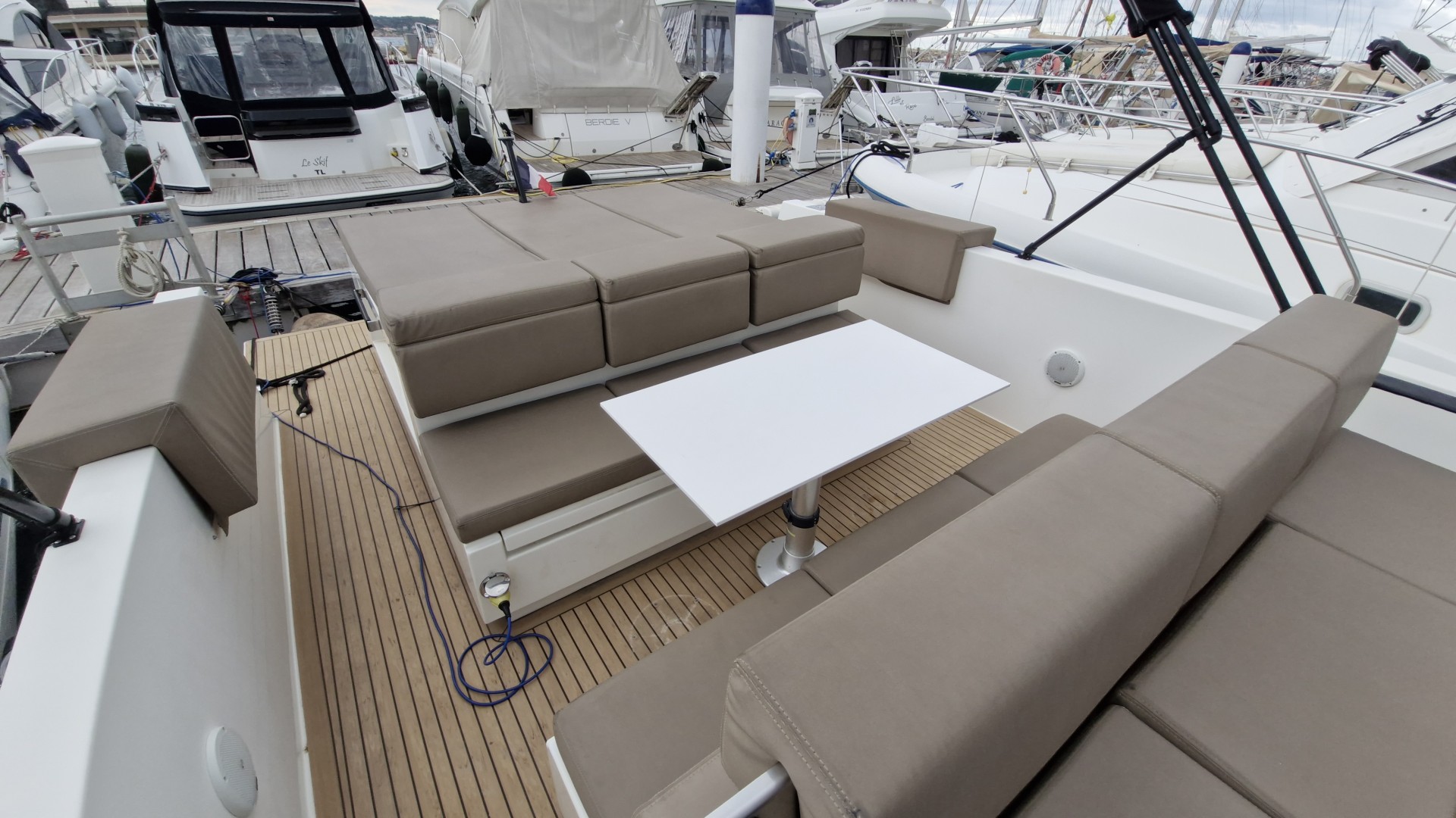 DE ANTONIO YACHTS - D33 CRUISER à vendre