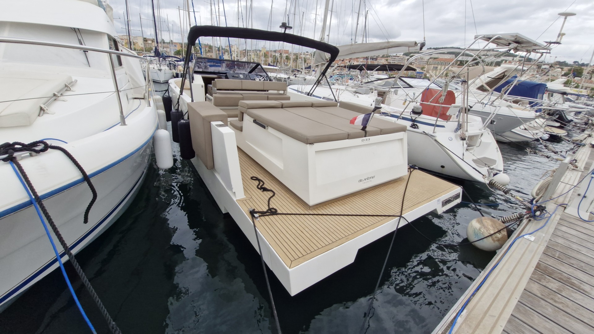 DE ANTONIO YACHTS - D33 CRUISER à vendre