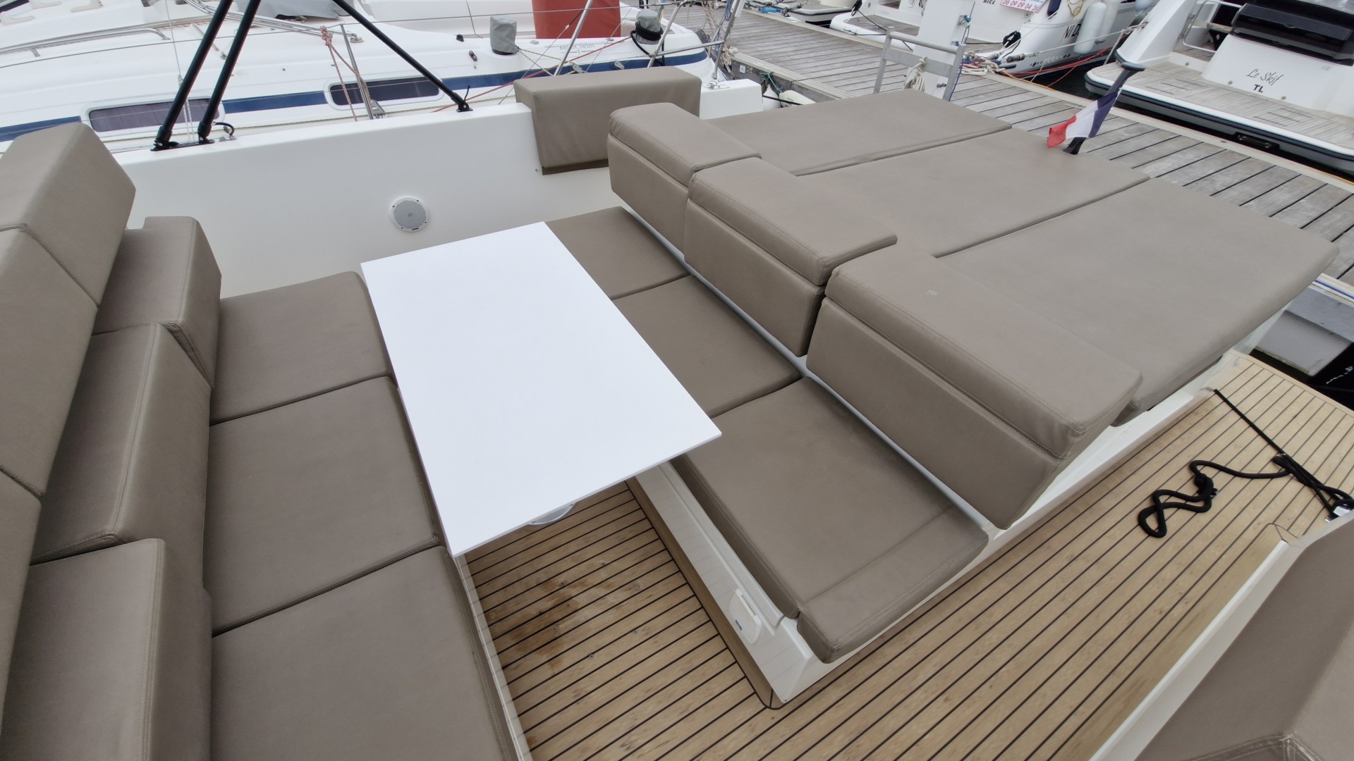 DE ANTONIO YACHTS - D33 CRUISER à vendre