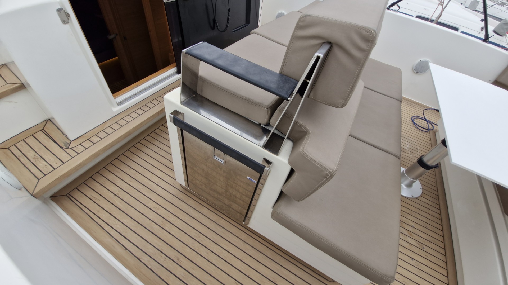 DE ANTONIO YACHTS - D33 CRUISER à vendre