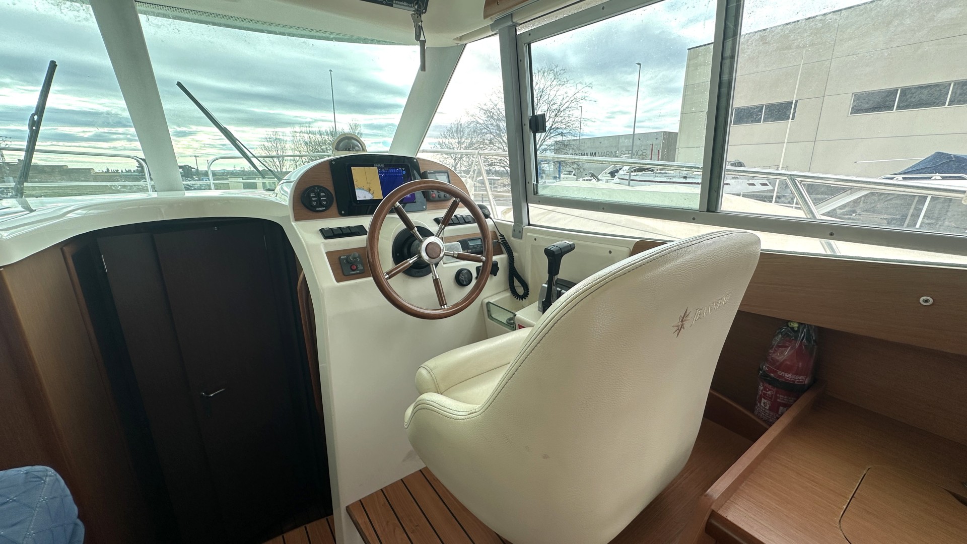 JEANNEAU - MERRY FISHER 925 FLY à vendre