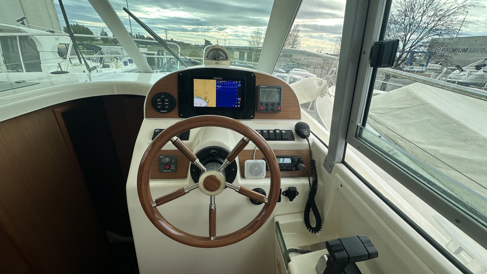 JEANNEAU - MERRY FISHER 925 FLY à vendre