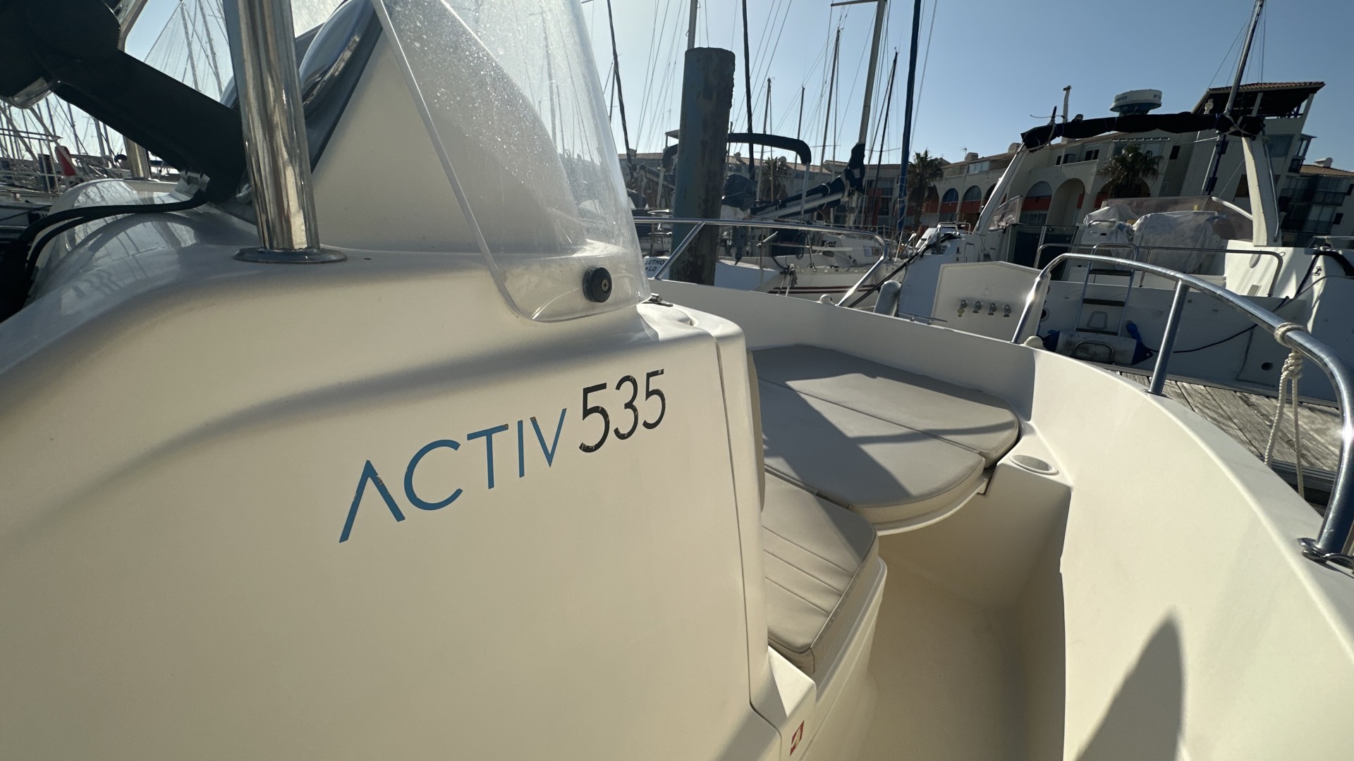 QUICKSILVER - ACTIV 535 OPEN à vendre