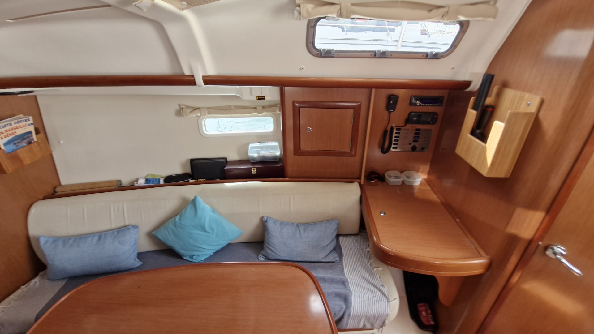 BENETEAU - OCEANIS 323 à vendre