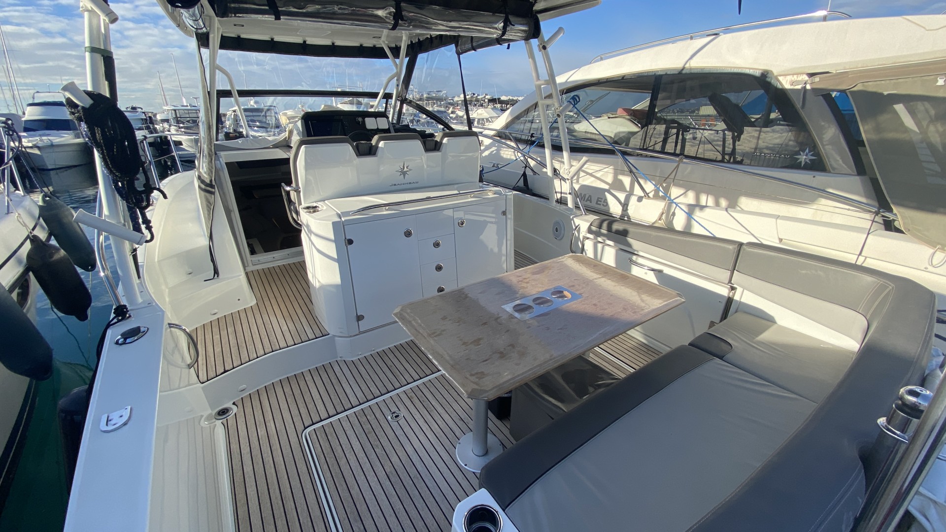 JEANNEAU - CAP CAMARAT 10.5 WA à vendre