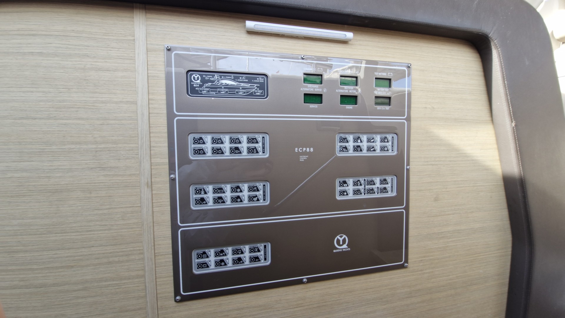 QUEENS - 54 à vendre