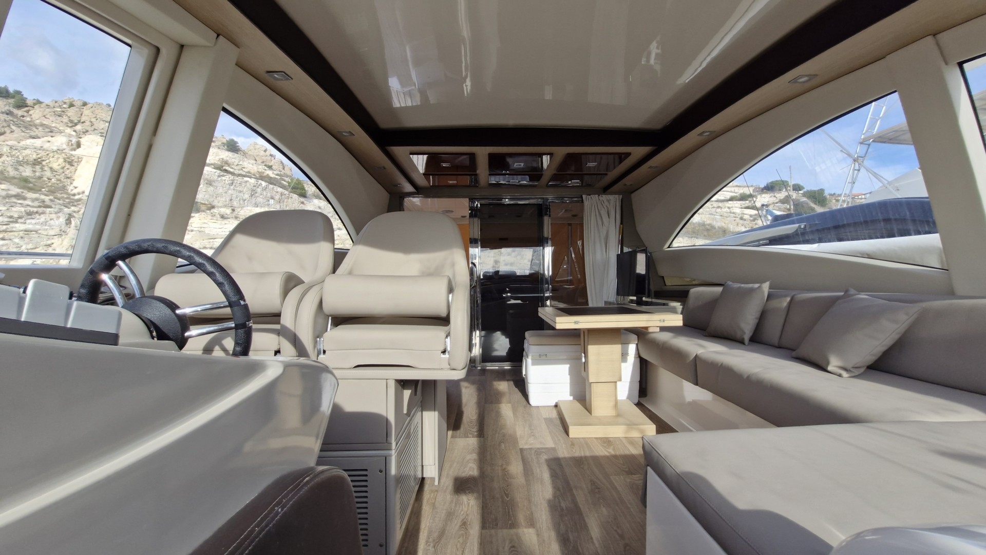 QUEENS - 54 à vendre