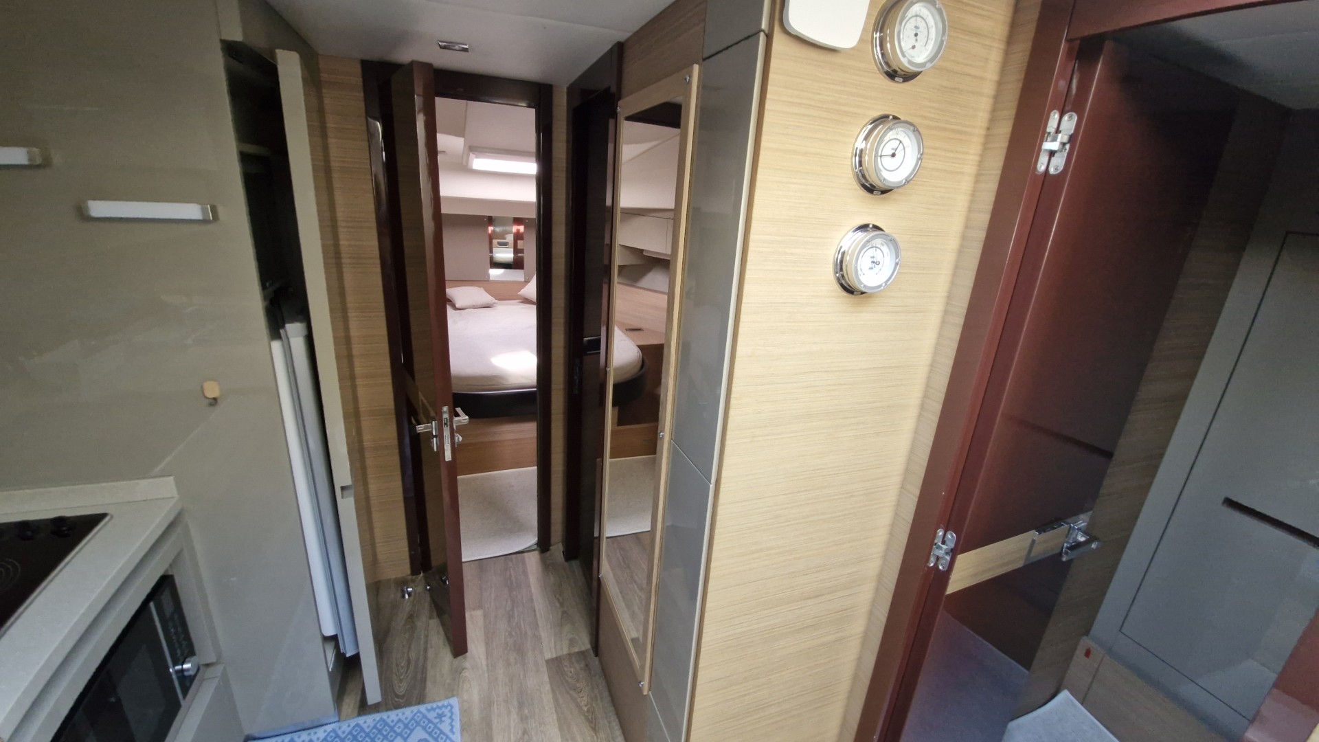 QUEENS - 54 à vendre