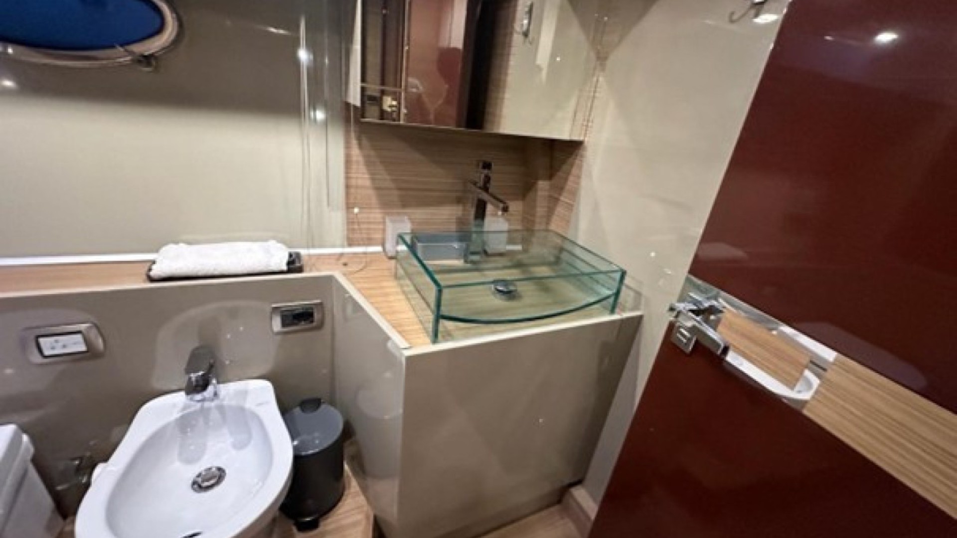 QUEENS - 54 à vendre