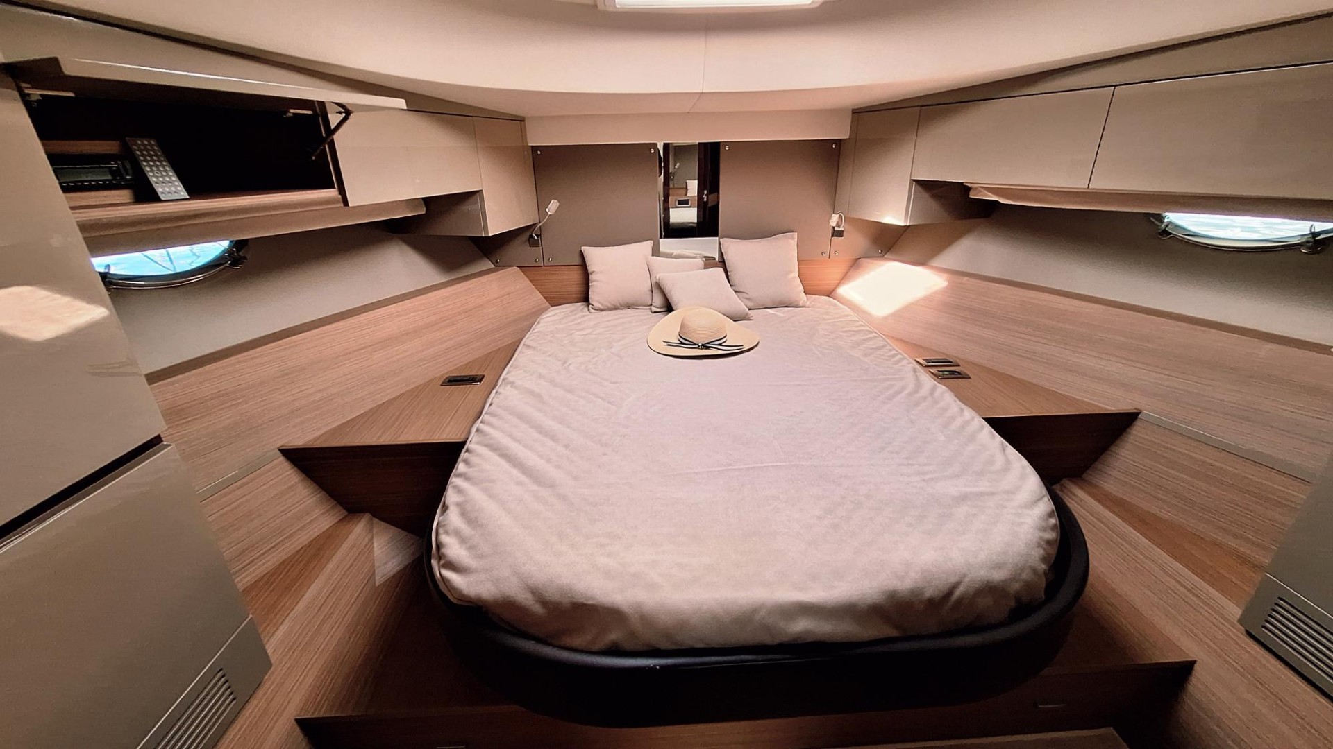 QUEENS - 54 à vendre