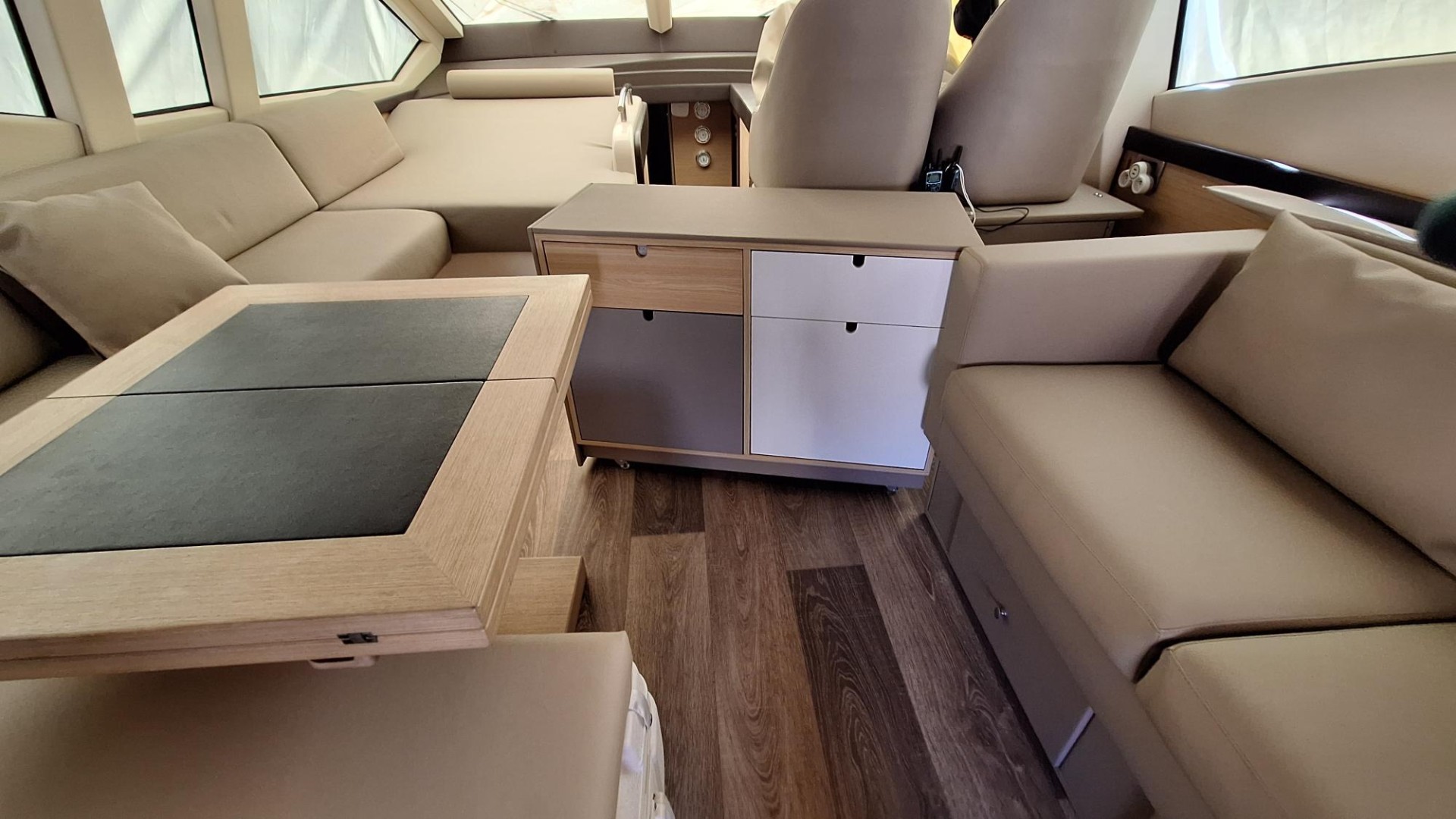 QUEENS - 54 à vendre