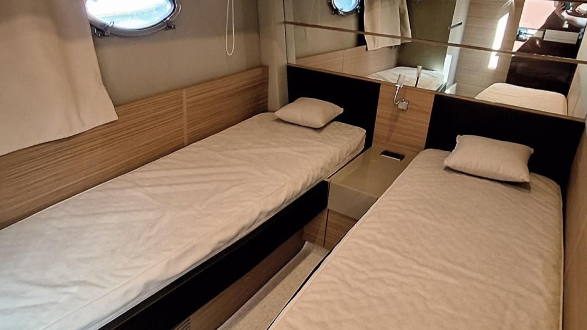 QUEENS - 54 à vendre