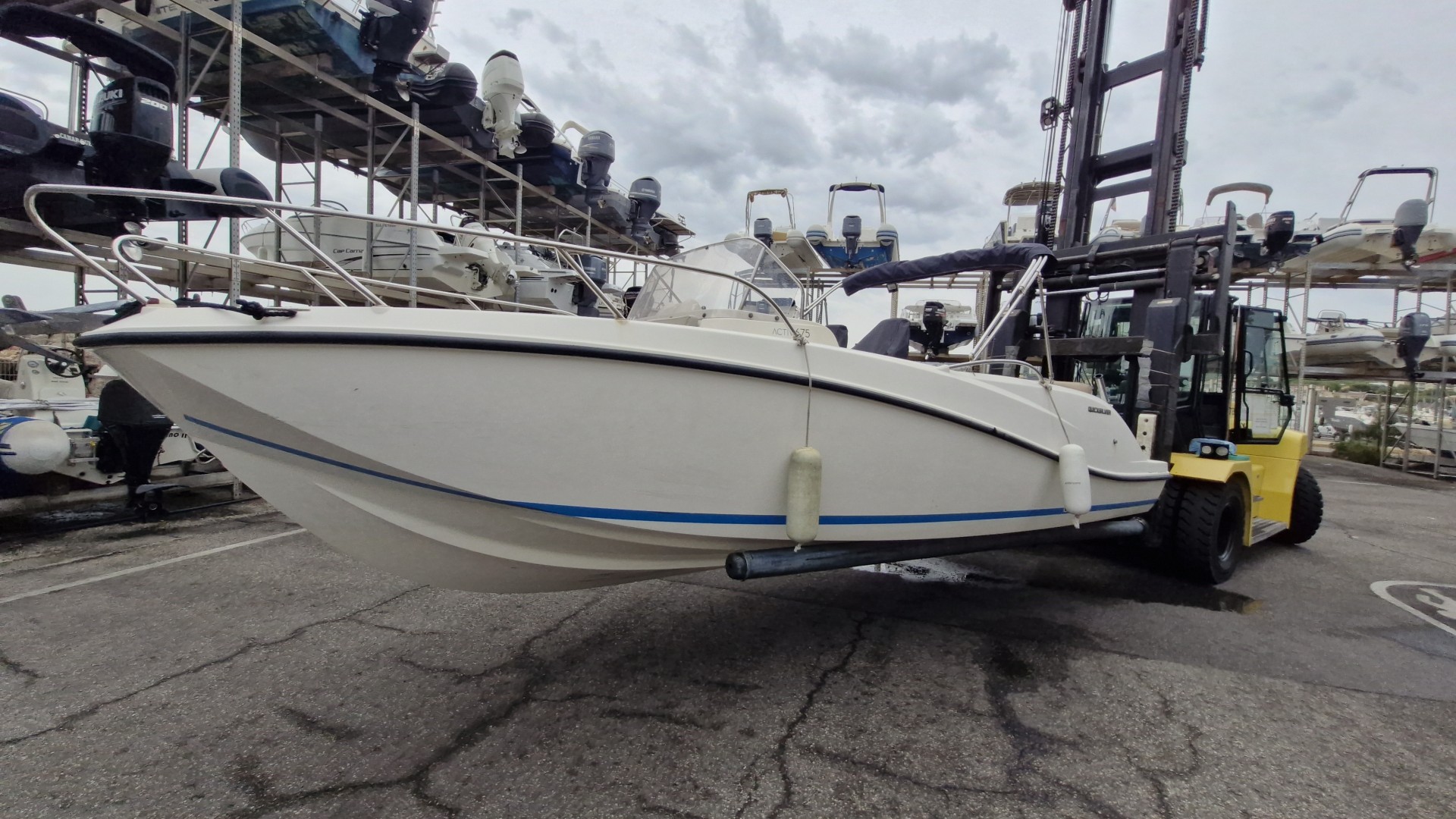 QUICKSILVER - ACTIV 675 SUNDECK à vendre