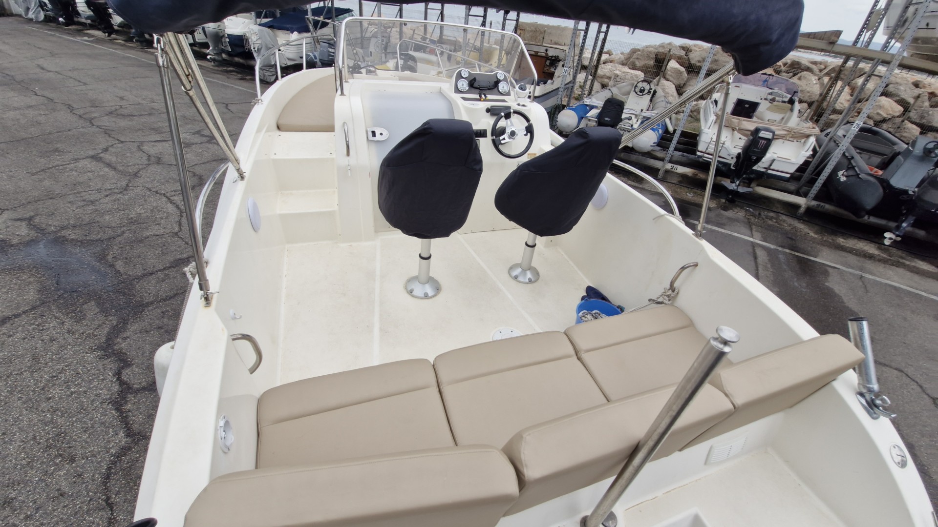 QUICKSILVER - ACTIV 675 SUNDECK à vendre