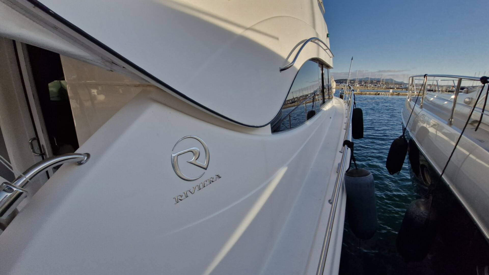 RIVIERA MARINE - 58 FLY à vendre