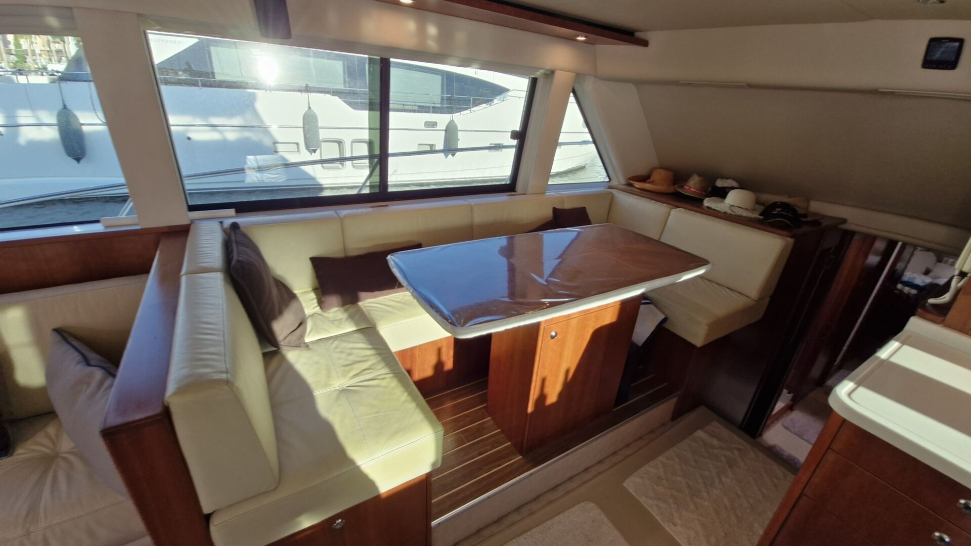 RIVIERA MARINE - 58 FLY à vendre