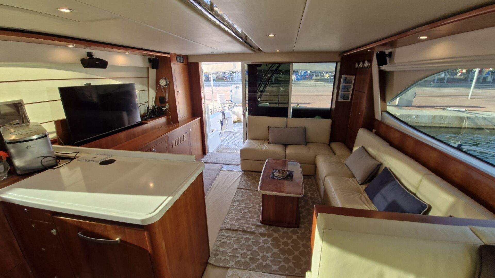 RIVIERA MARINE - 58 FLY à vendre