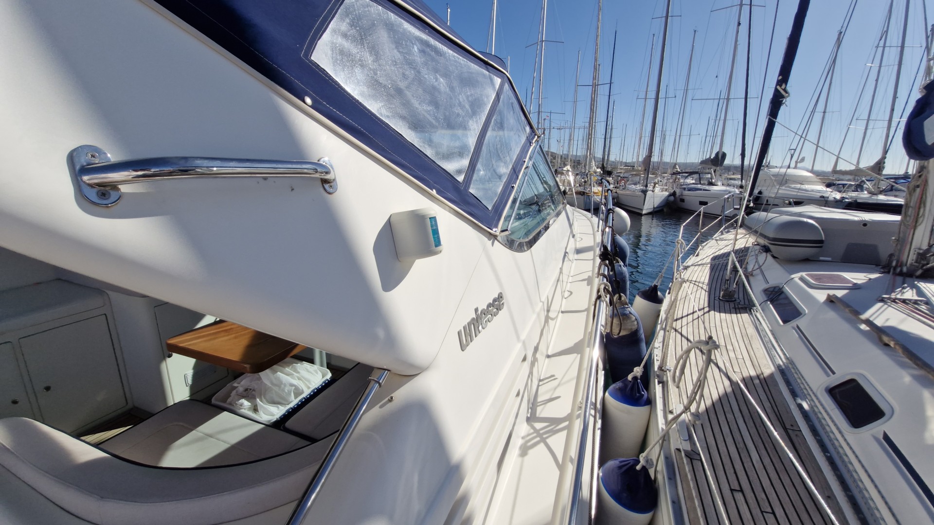 UNIESSE - 42 à vendre