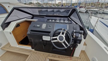 DE ANTONIO YACHTS - D33 CRUISER à vendre