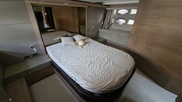 QUEENS - 54 à vendre